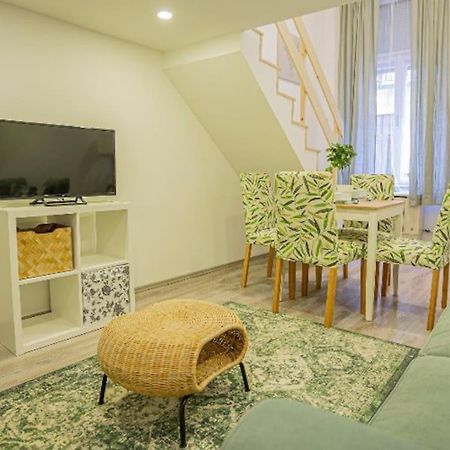 Апартаменты Cosy Flat In Akacfa Str., Aya Будапешт Экстерьер фото