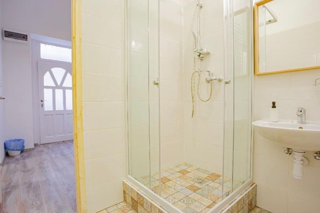 Апартаменты Cosy Flat In Akacfa Str., Aya Будапешт Экстерьер фото