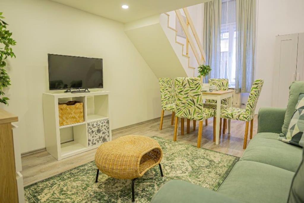 Апартаменты Cosy Flat In Akacfa Str., Aya Будапешт Экстерьер фото