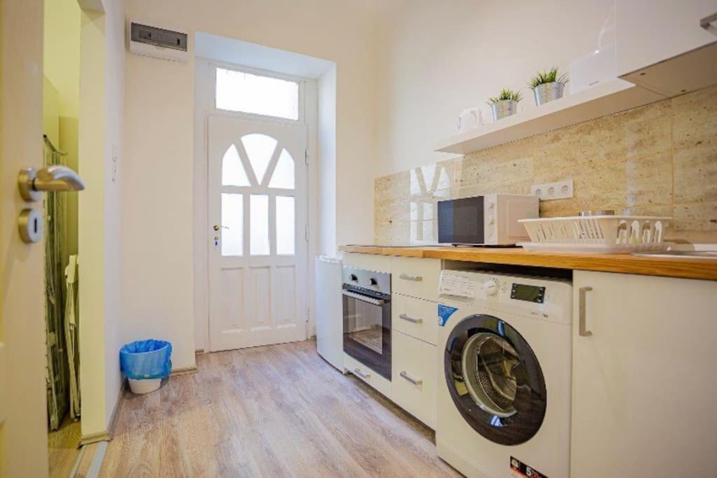 Апартаменты Cosy Flat In Akacfa Str., Aya Будапешт Экстерьер фото